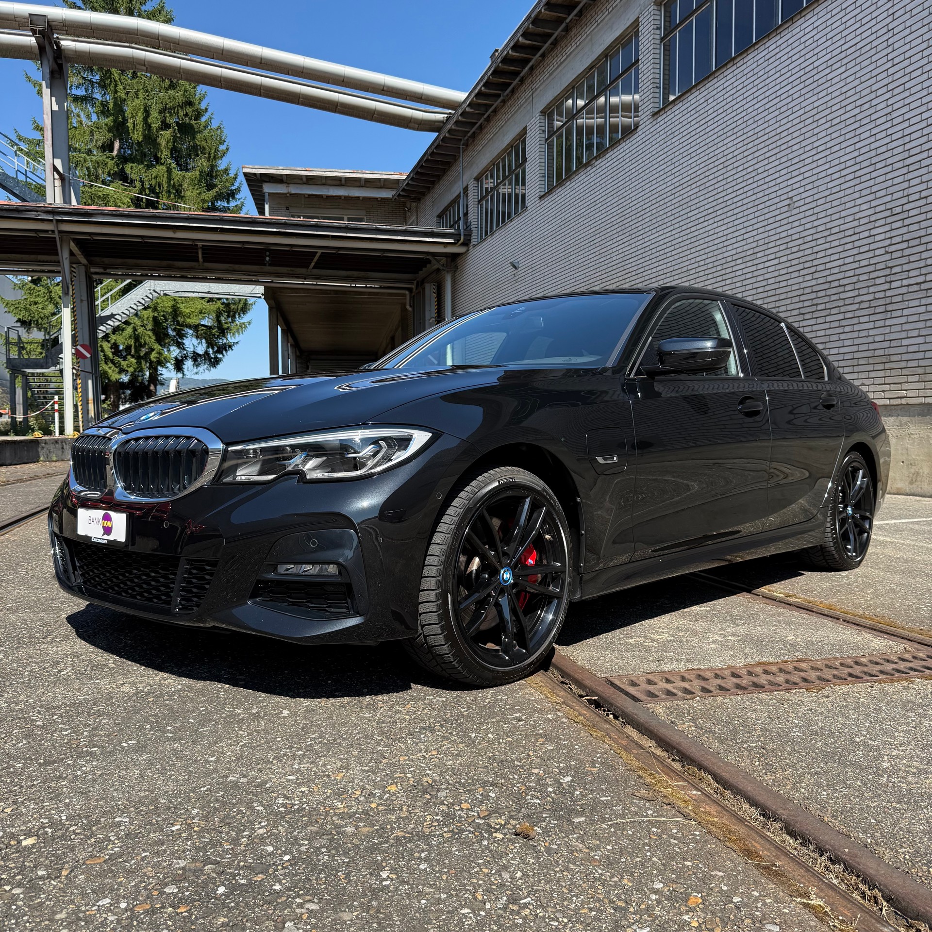 BMW 330e xDrive M Sport Steptronic Swiss-showroom-element-2