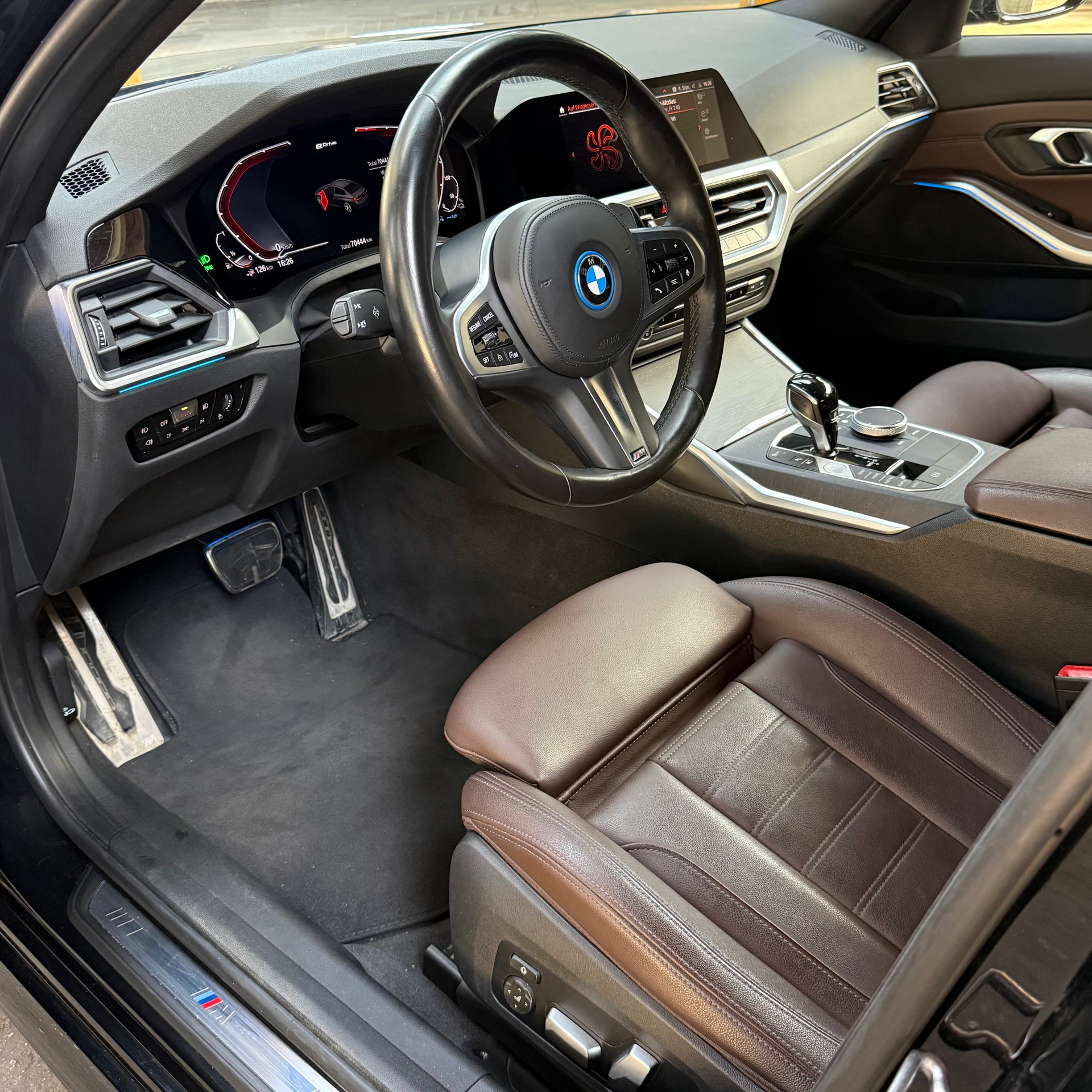 BMW 330e xDrive M Sport Steptronic Swiss-image-6