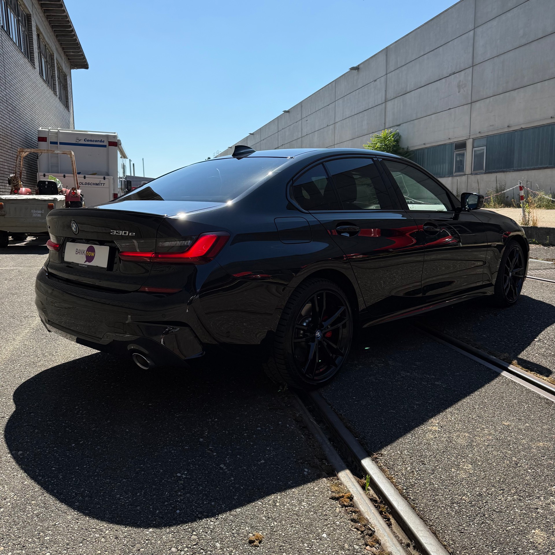 BMW 330e xDrive M Sport Steptronic Swiss-image-5