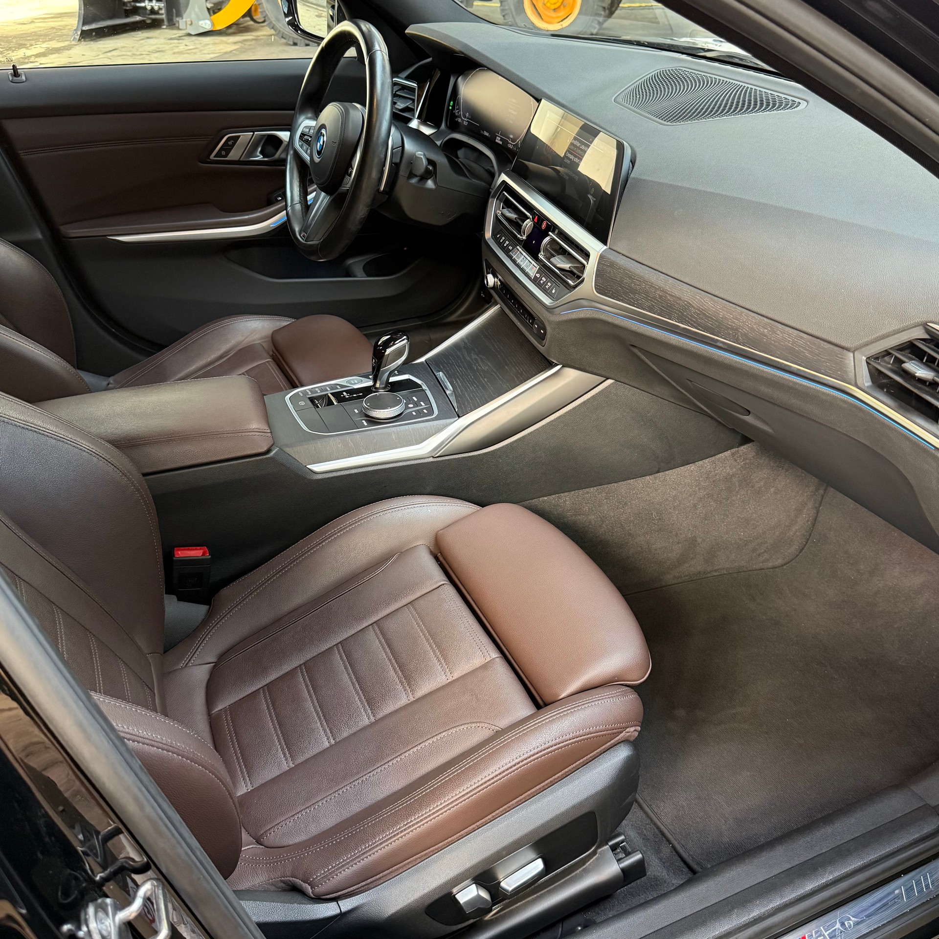 BMW 330e xDrive M Sport Steptronic Swiss-image-13