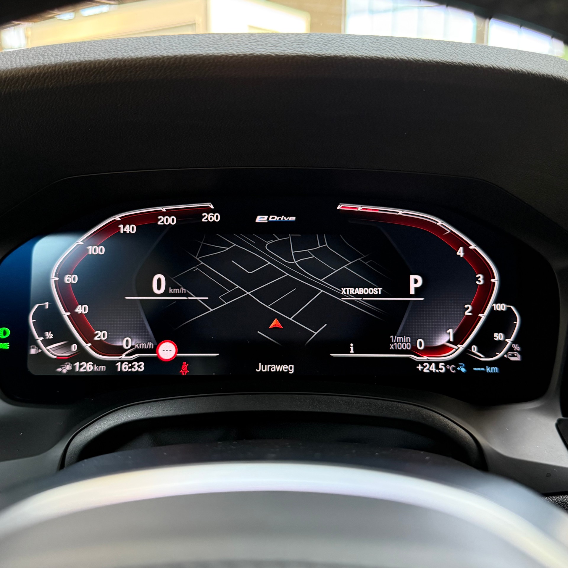 BMW 330e xDrive M Sport Steptronic Swiss-image-18