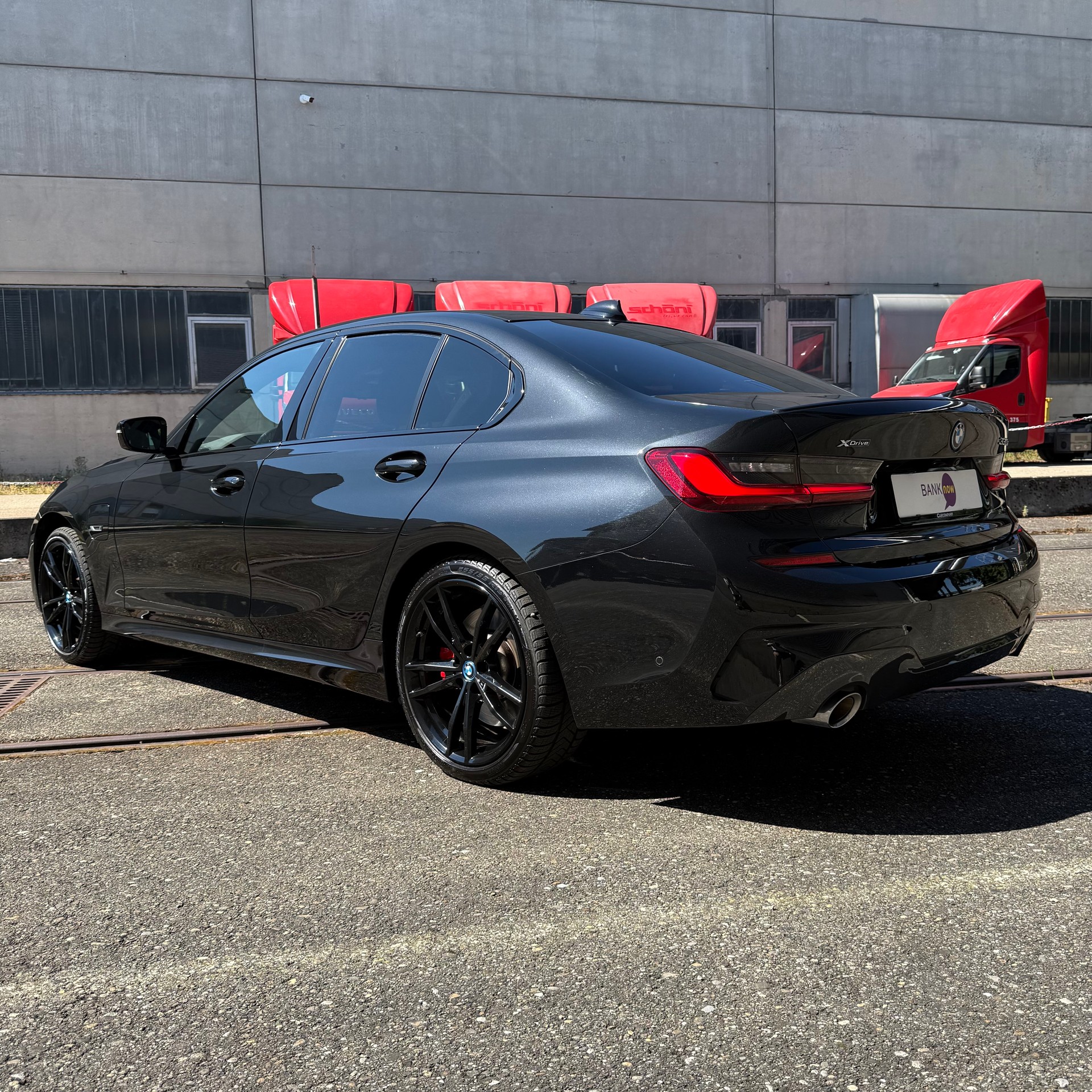 BMW 330e xDrive M Sport Steptronic Swiss-showroom-element-3