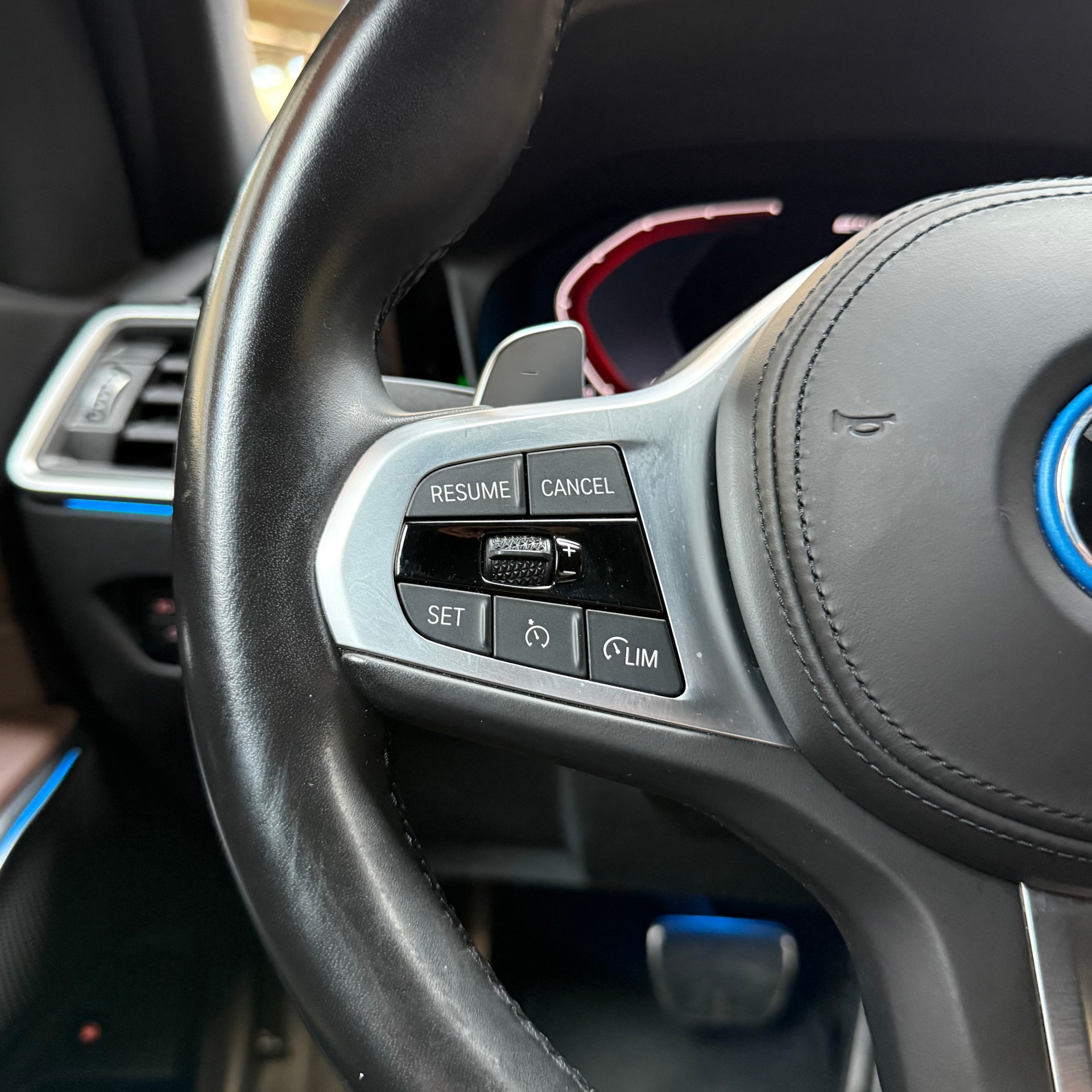 BMW 330e xDrive M Sport Steptronic Swiss-image-22