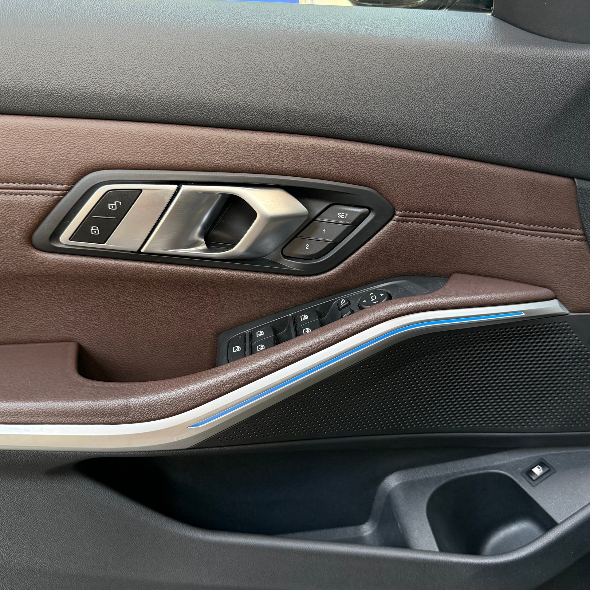 BMW 330e xDrive M Sport Steptronic Swiss-image-12