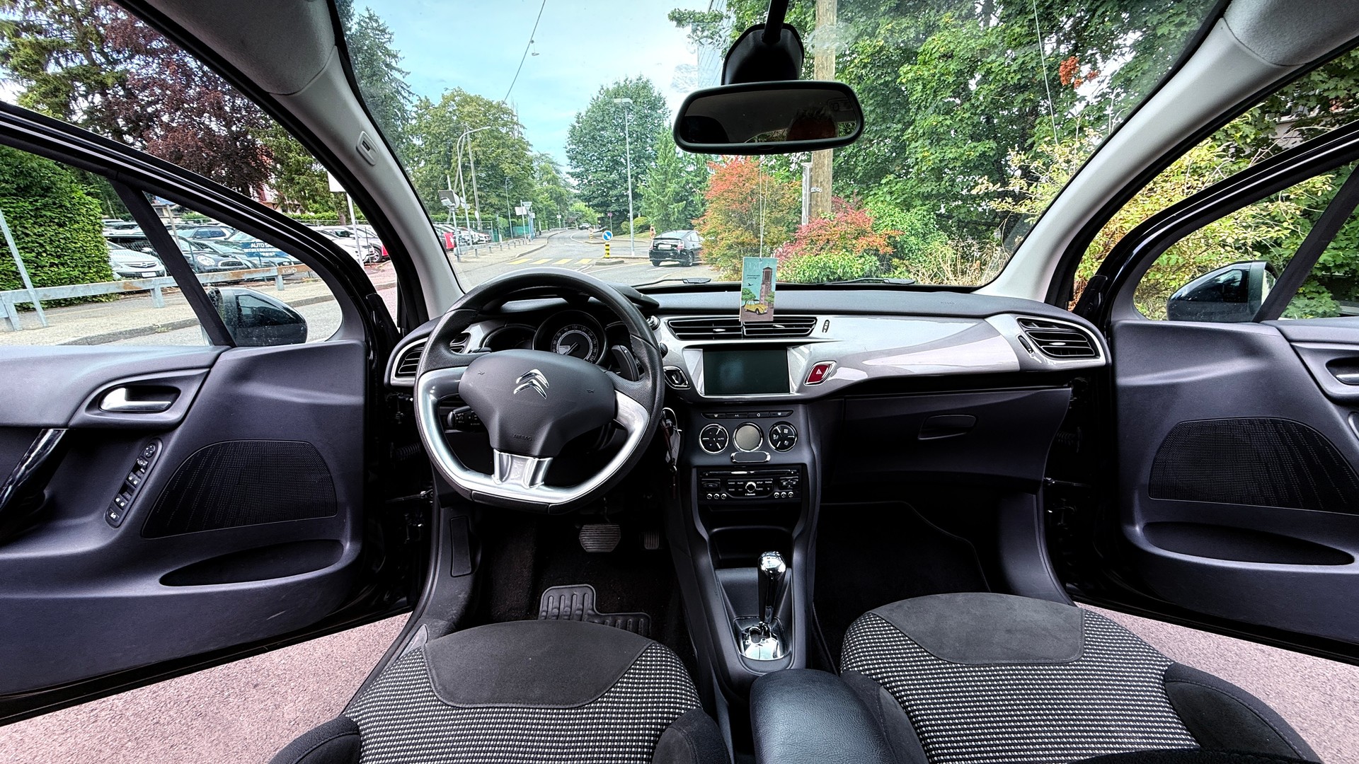 CITROEN C3 1.4i 16V Swiss Style EGS5-image-8