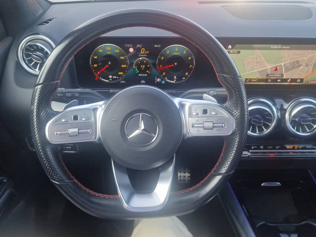 MERCEDES-BENZ GLA 200 AMG Line 4matic-image-14