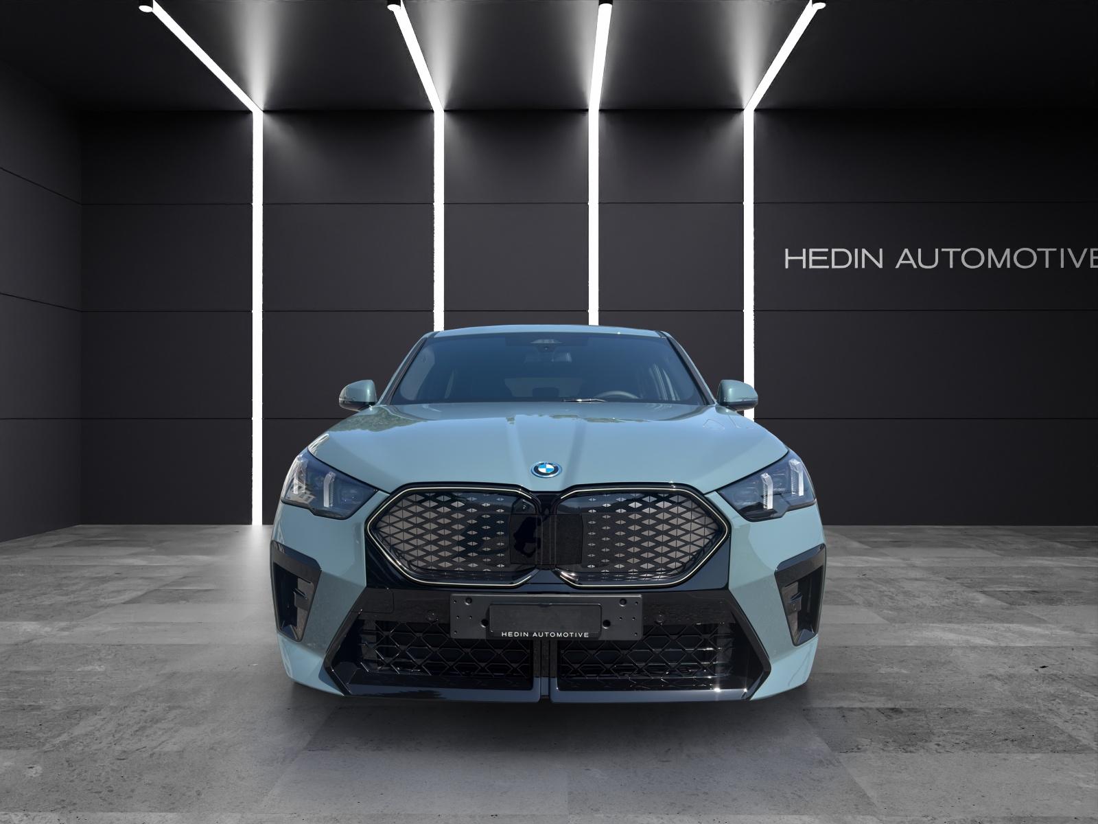 BMW iX2 30 xDrive-showroom-element-2