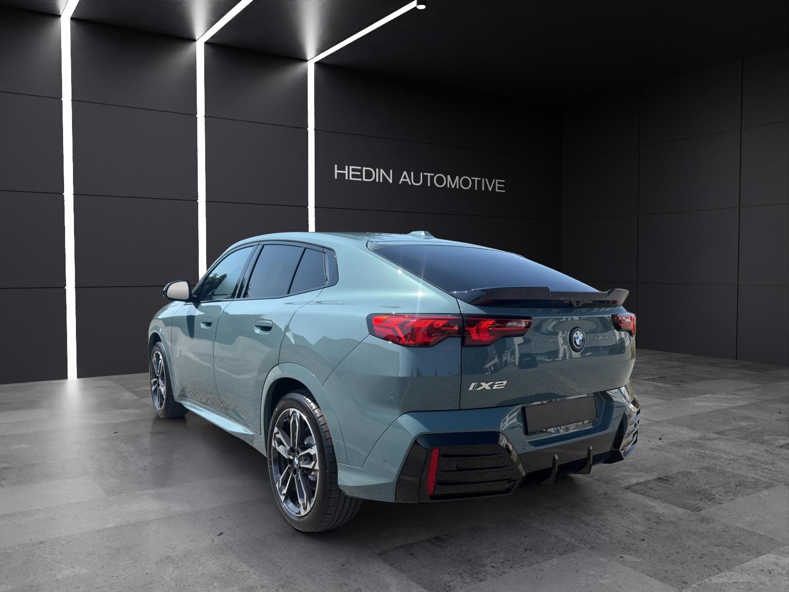 BMW iX2 30 xDrive-showroom-element-3
