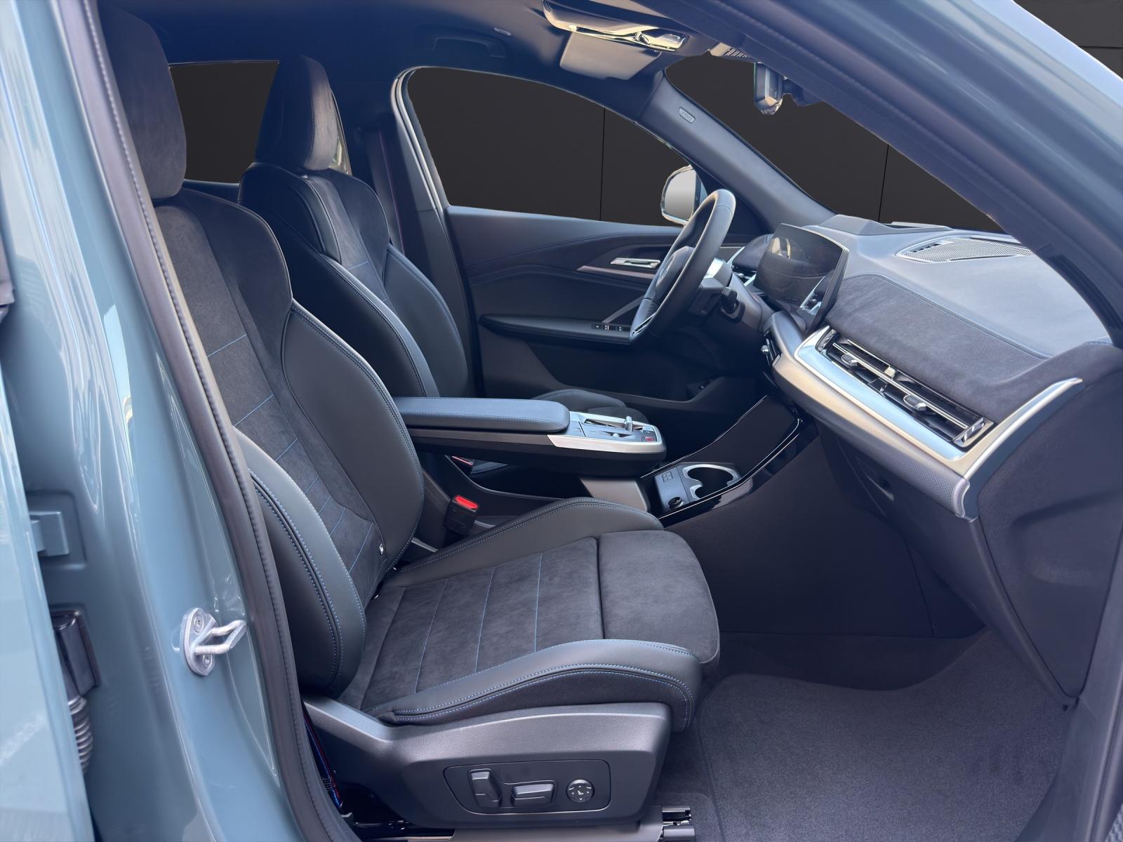 BMW iX2 30 xDrive-image-19