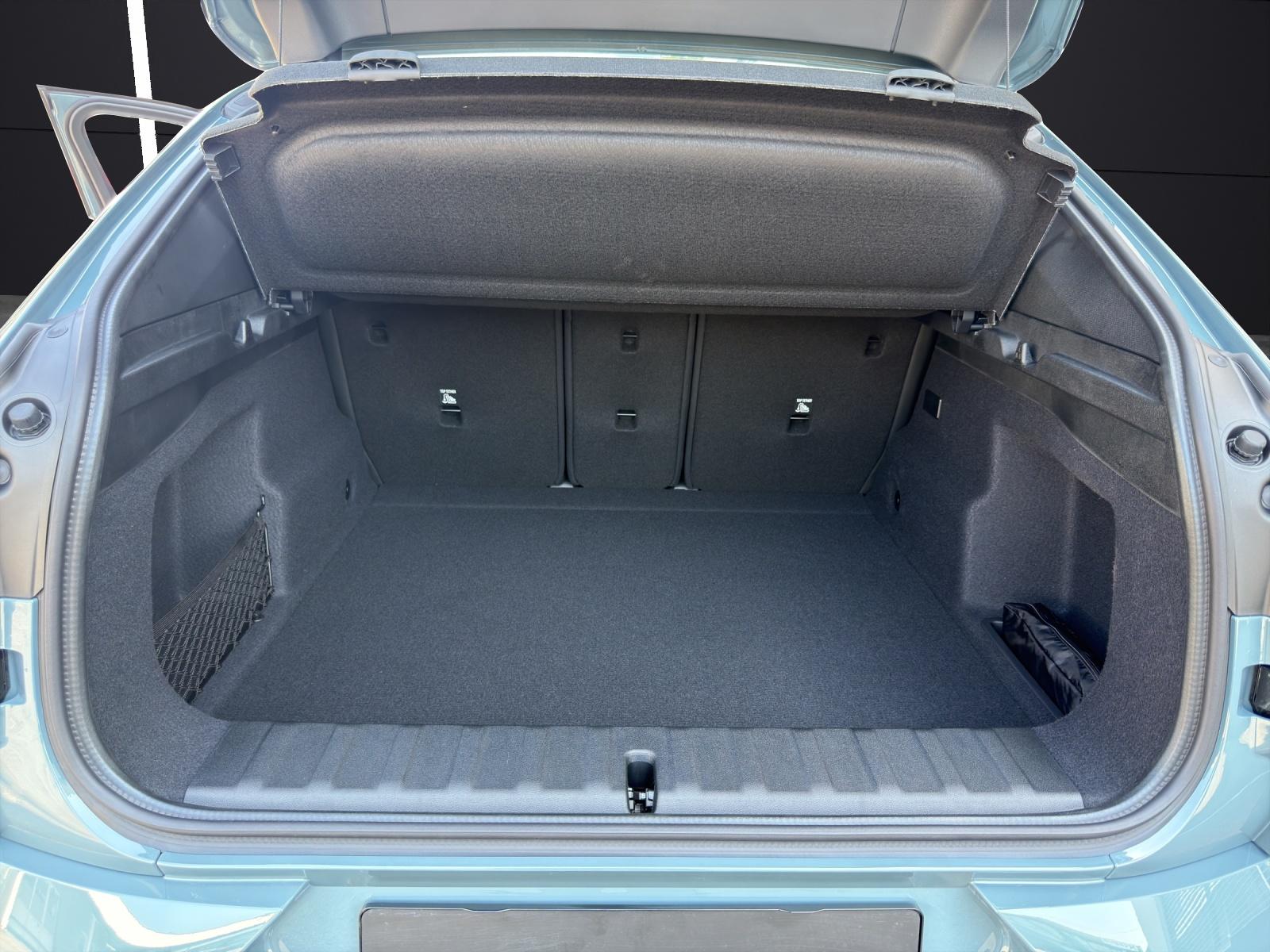 BMW iX2 30 xDrive-image-16