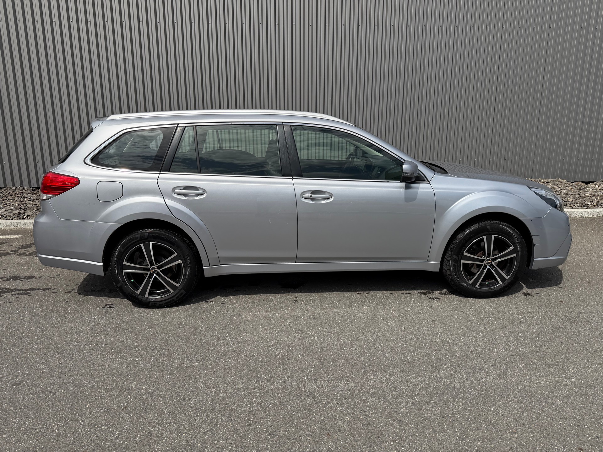 SUBARU Outback 2.5i Limited AWD Lineartronic-image-11