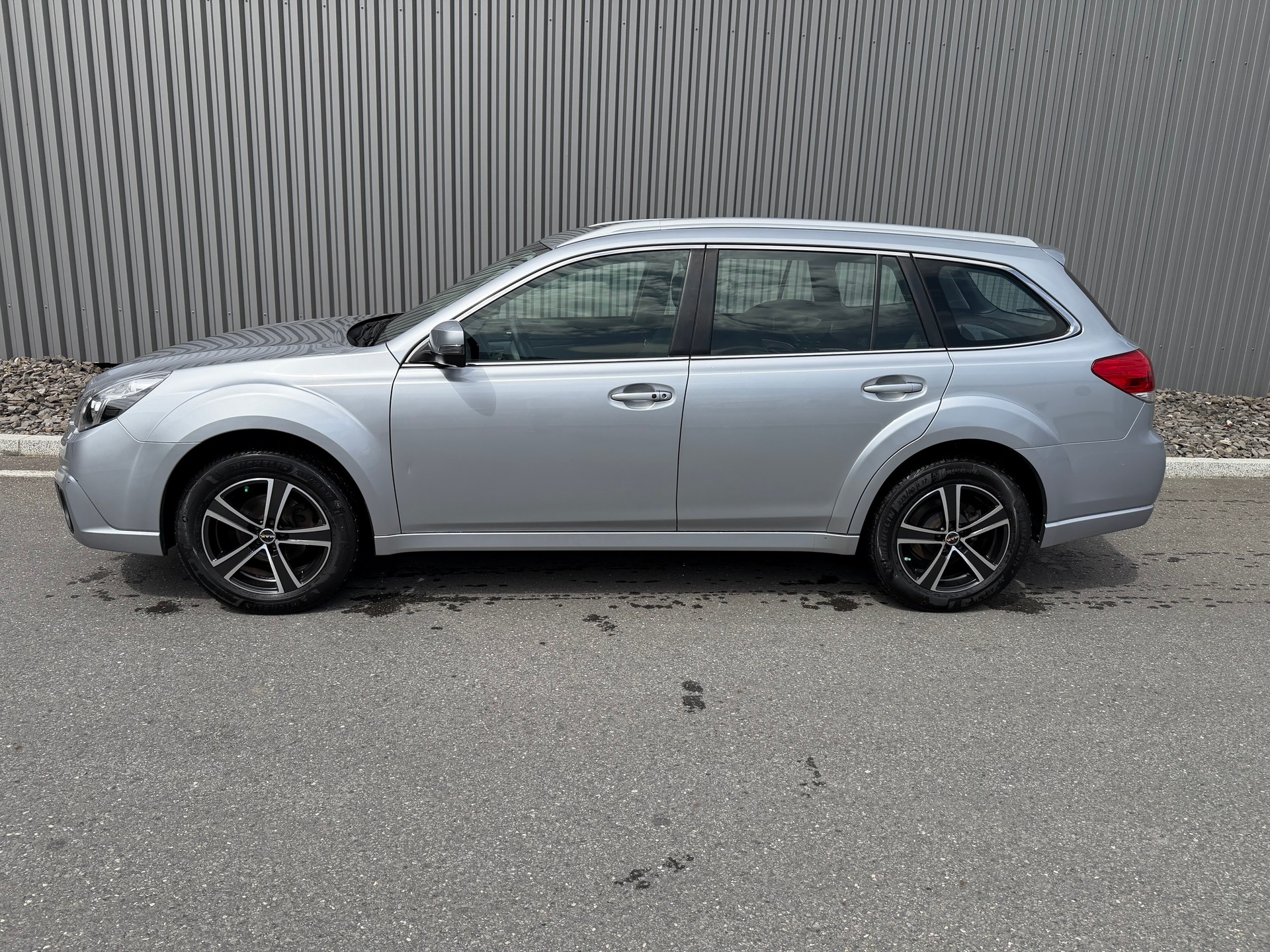 SUBARU Outback 2.5i Limited AWD Lineartronic-showroom-element-1