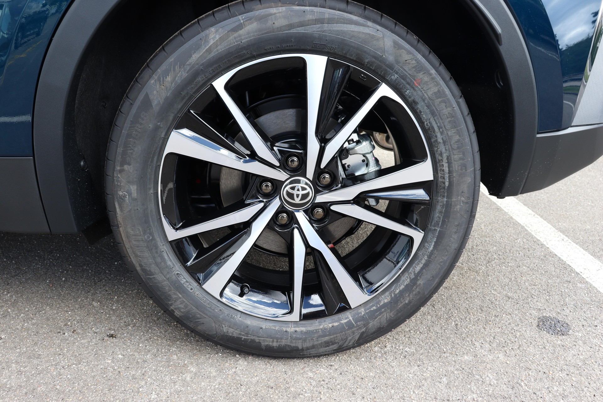 TOYOTA C-HR 2.0 PHEV Swiss Edition-image-4