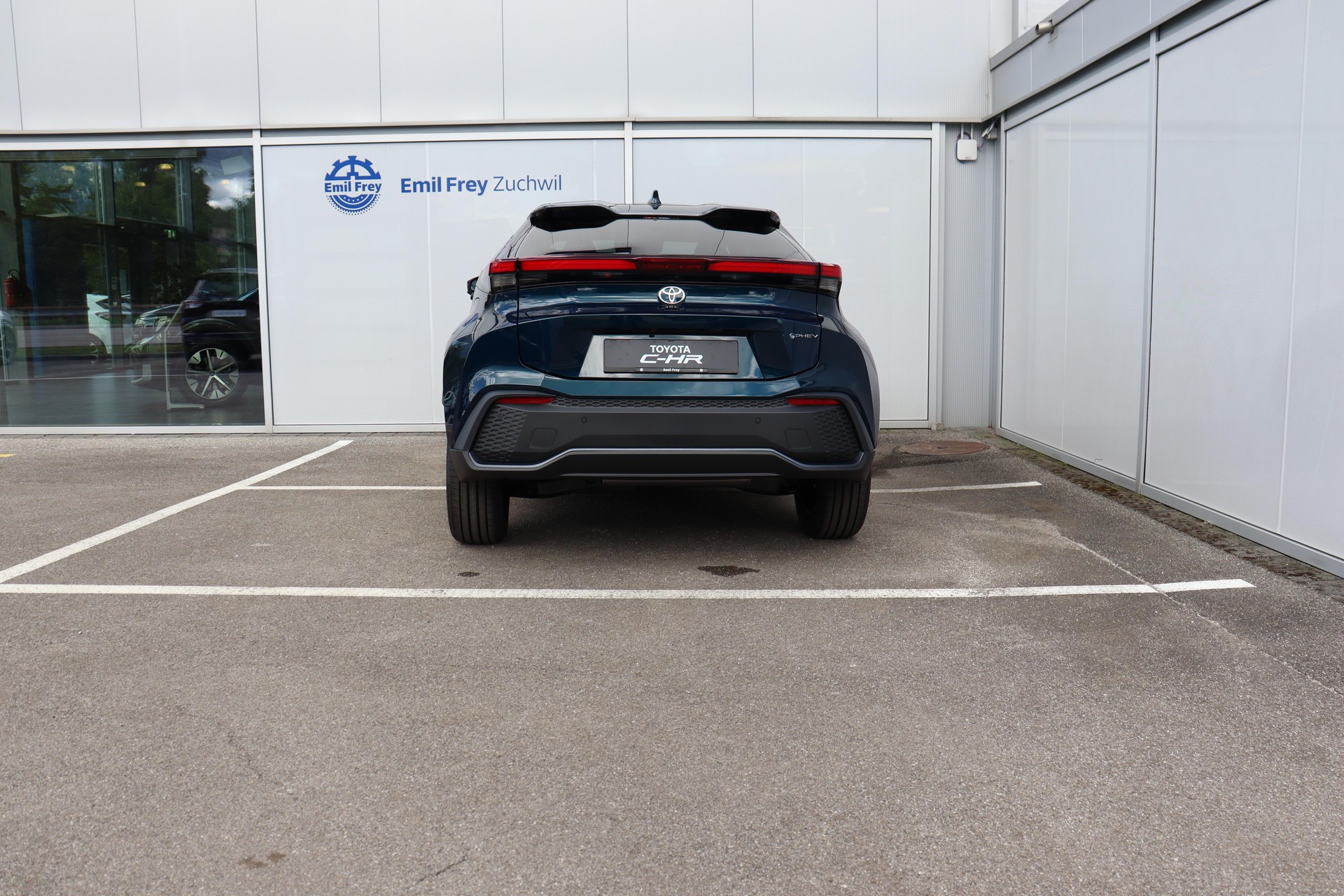 TOYOTA C-HR 2.0 PHEV Swiss Edition-showroom-element-3