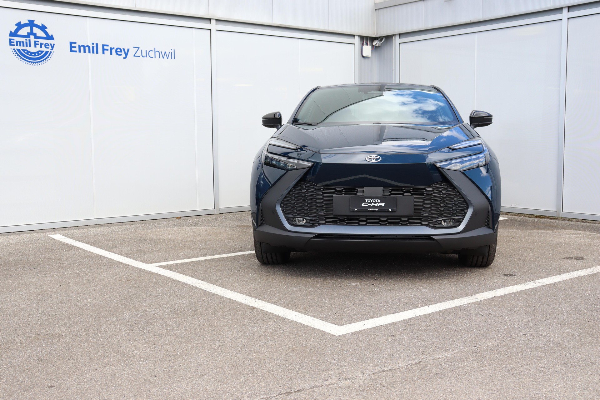 TOYOTA C-HR 2.0 PHEV Swiss Edition-showroom-element-1