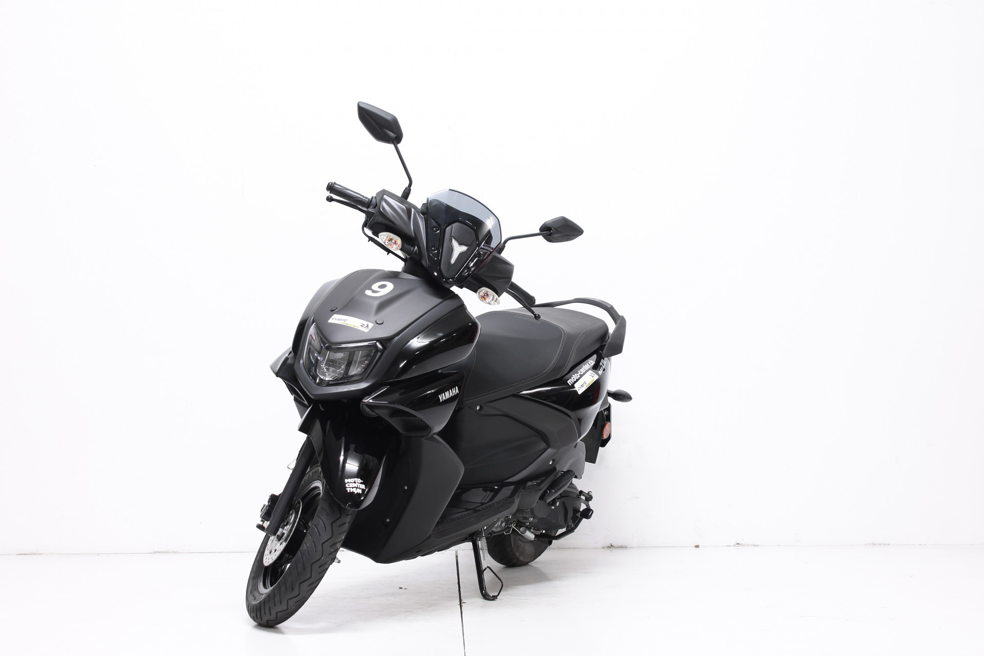 YAMAHA LCG 125 RayZR-showroom-element-3