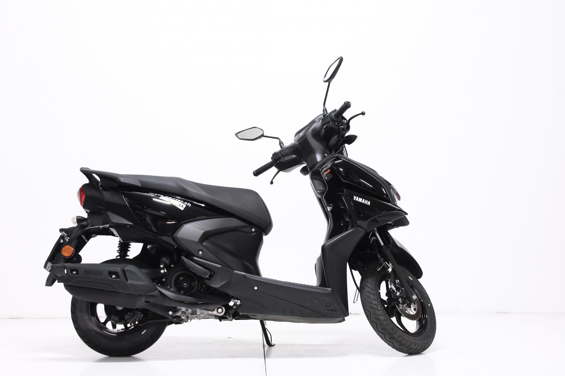 YAMAHA LCG 125 RayZR-showroom-element-1