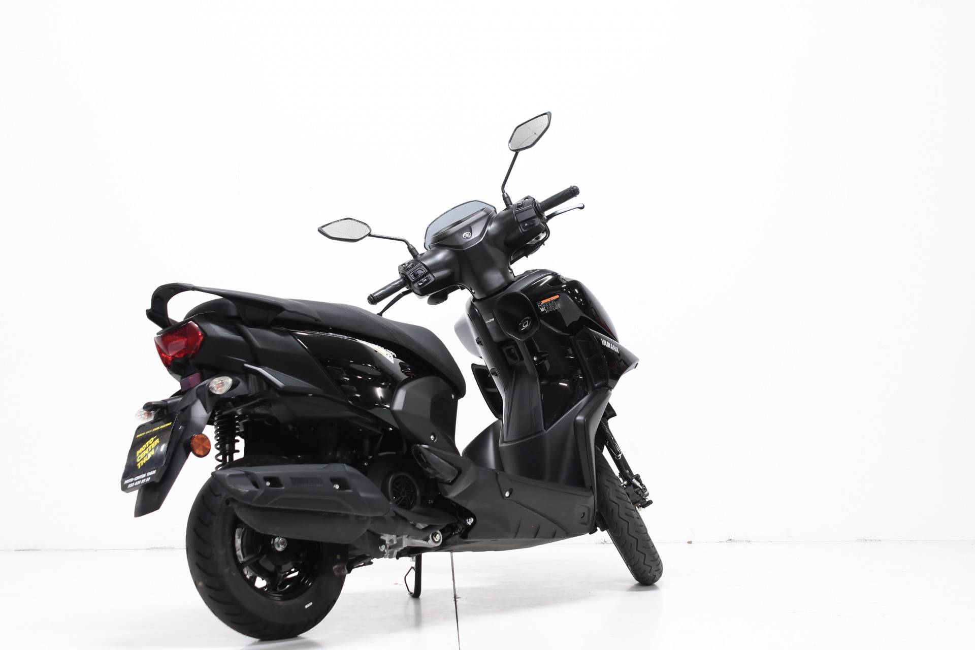 YAMAHA LCG 125 RayZR-showroom-element-2