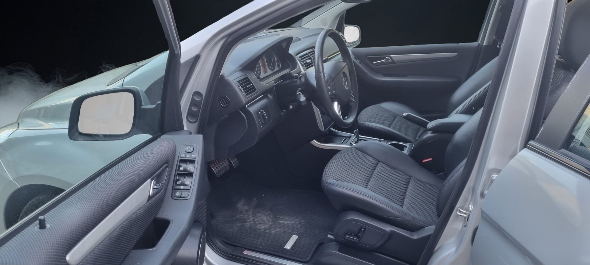 MERCEDES-BENZ B 200 CDI-image-13