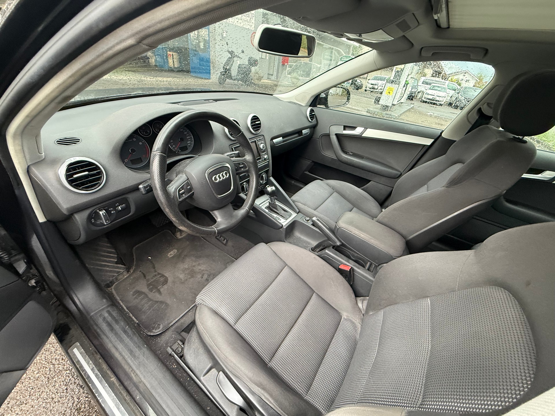 AUDI A3 Sportback 2.0 TFSI Ambiente S-tronic-image-6