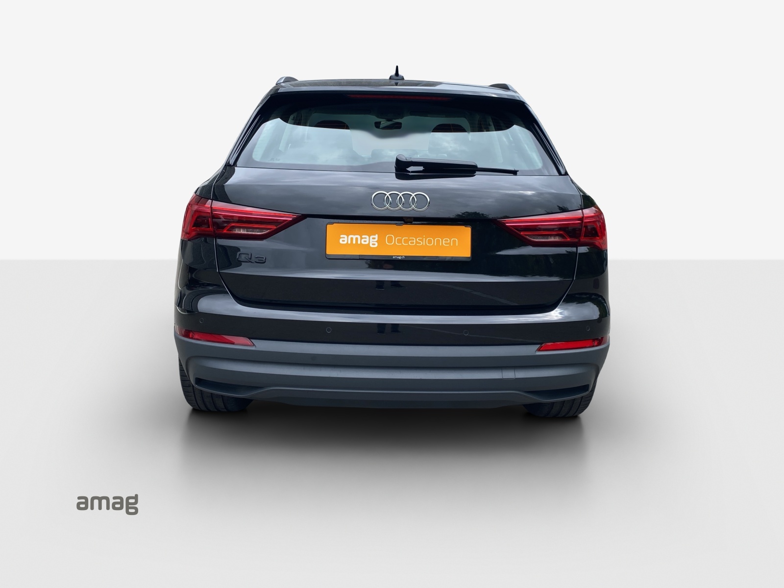 AUDI Q3 35 TFSI Attraction S-tronic-showroom-element-3