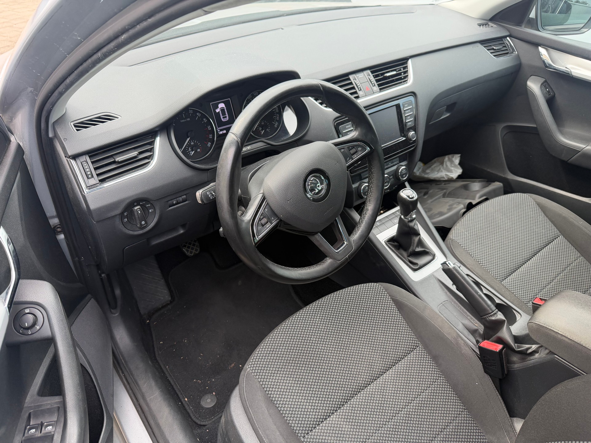 SKODA Octavia Combi 1.6 TDI Ambition 4x4-image-7