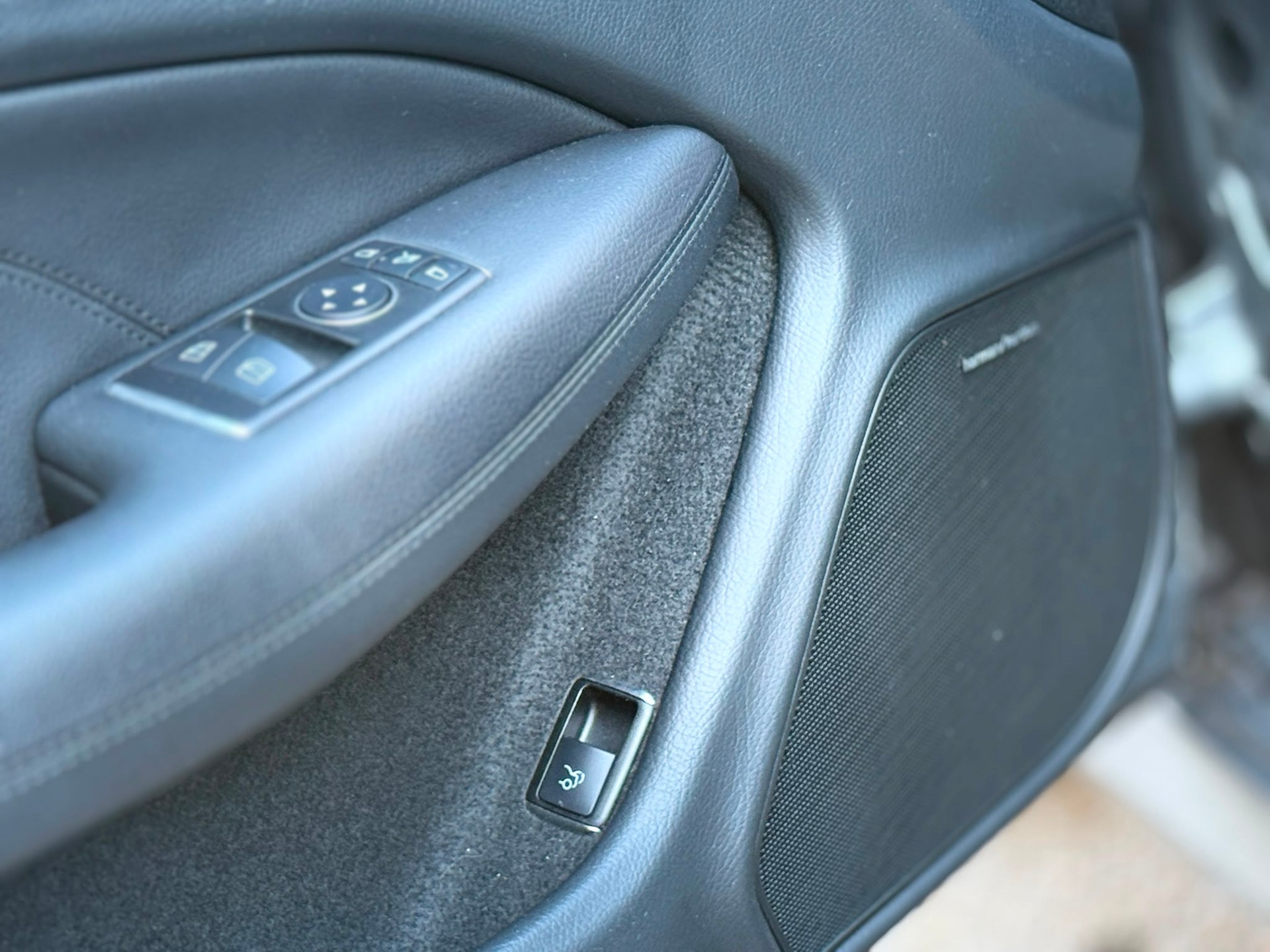 MERCEDES-BENZ C 350 V6 BlueEF Coupé-image-8
