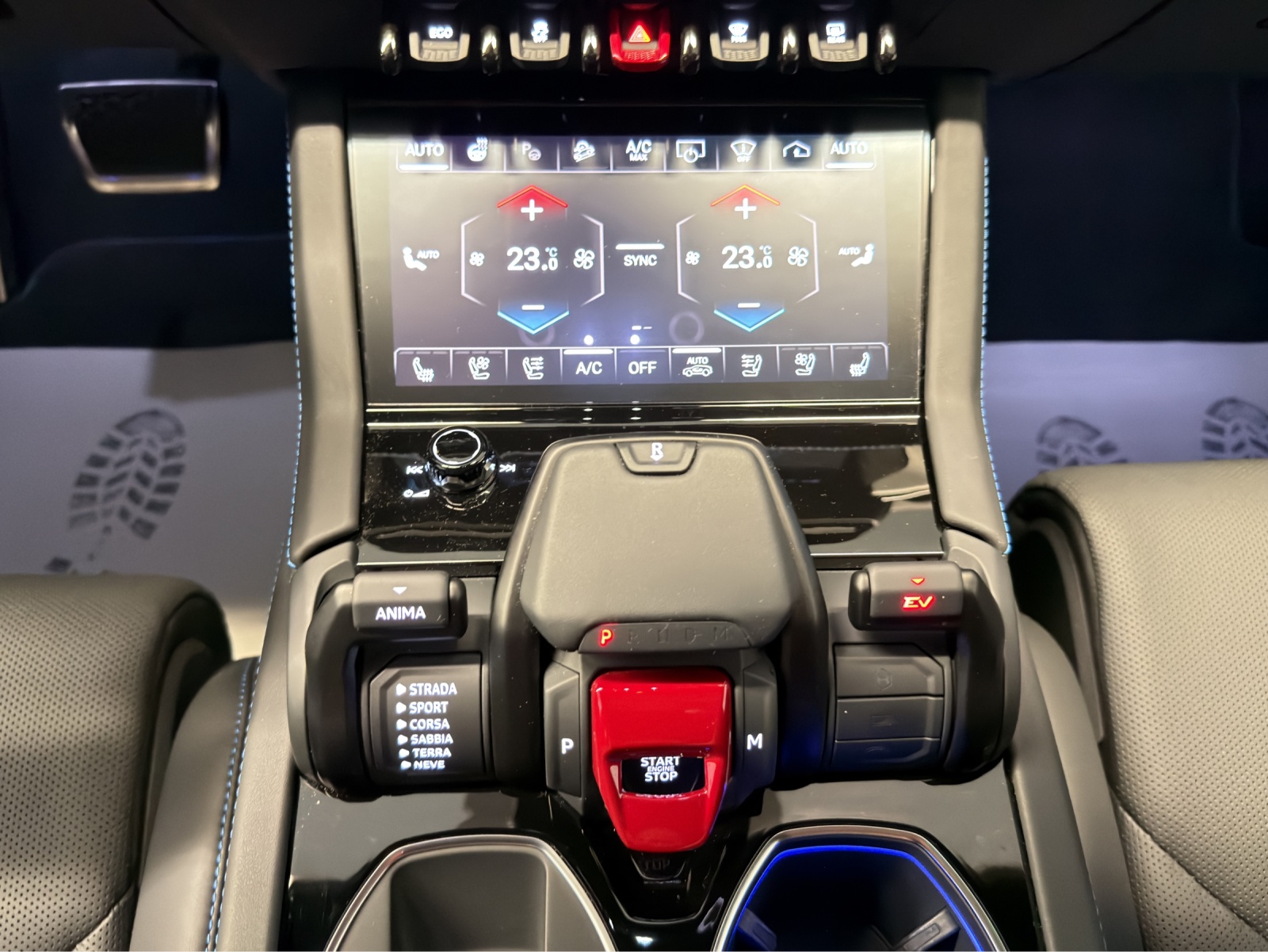 LAMBORGHINI Urus SE-image-17