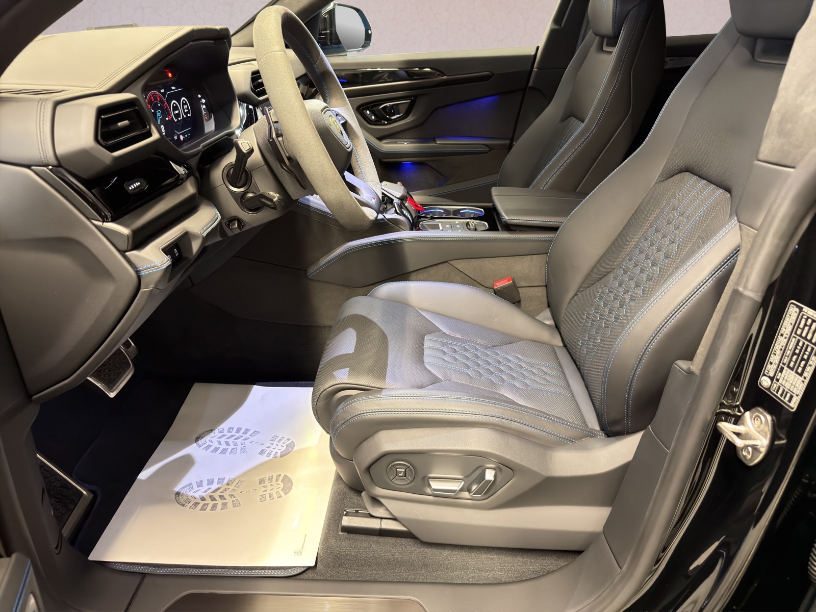LAMBORGHINI Urus SE-image-13