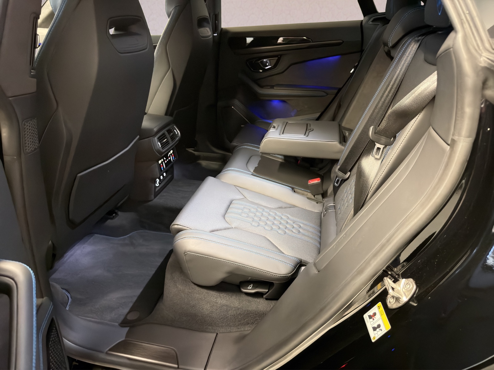 LAMBORGHINI Urus SE-image-14
