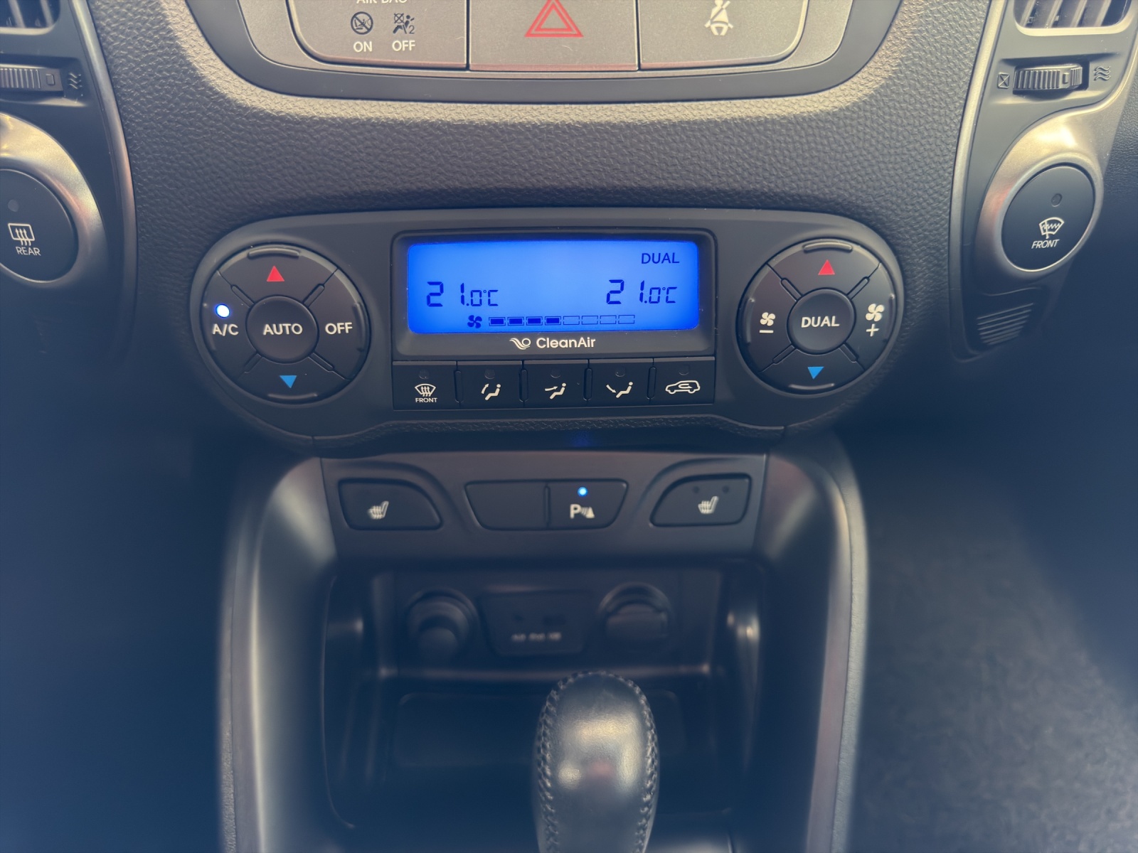 HYUNDAI iX 35 2.0 GDI Style 4WD Automatic-image-22