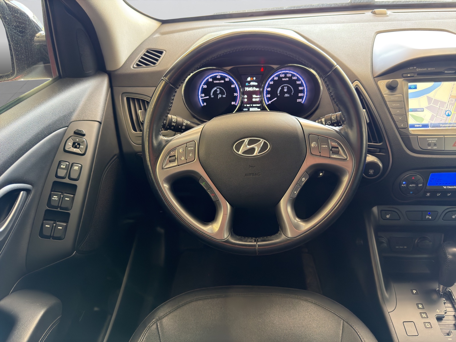 HYUNDAI iX 35 2.0 GDI Style 4WD Automatic-image-14