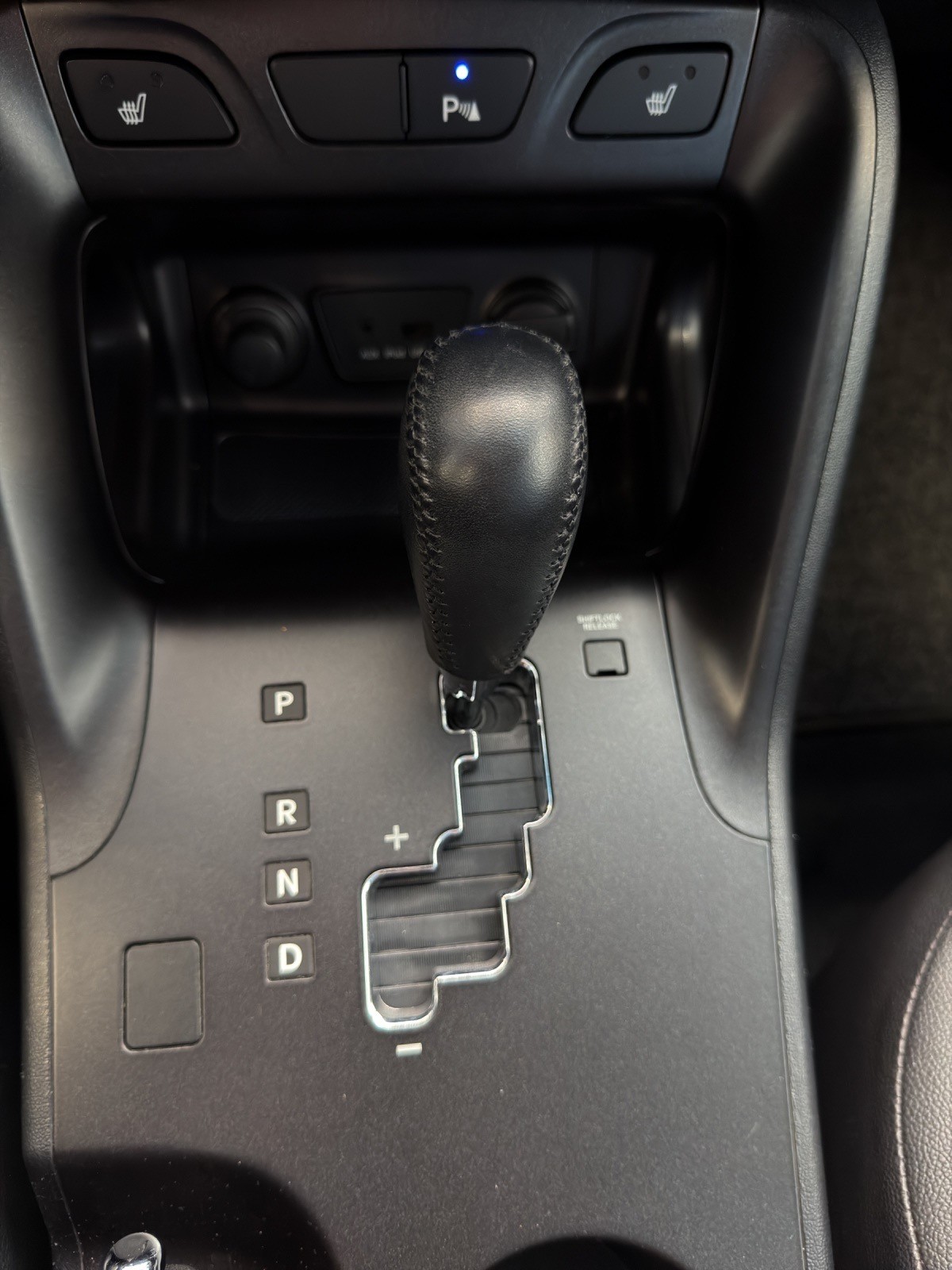 HYUNDAI iX 35 2.0 GDI Style 4WD Automatic-image-23