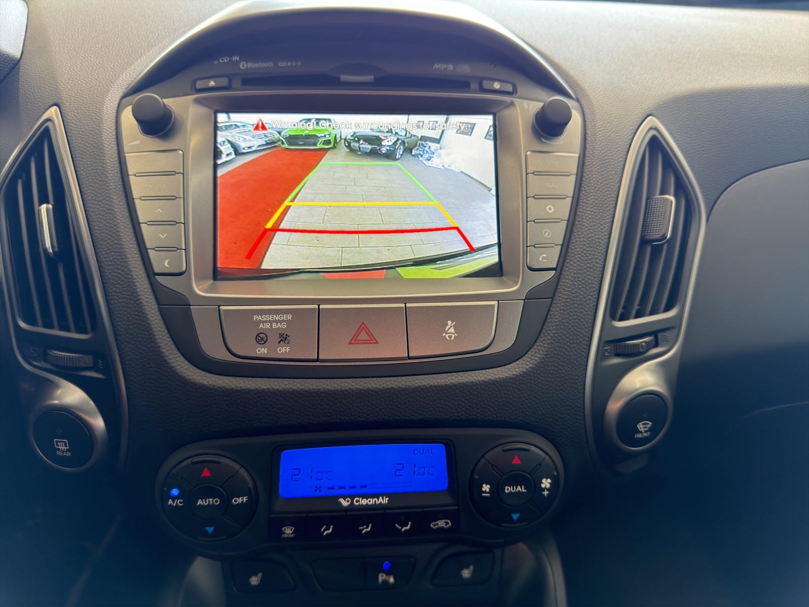 HYUNDAI iX 35 2.0 GDI Style 4WD Automatic-image-21