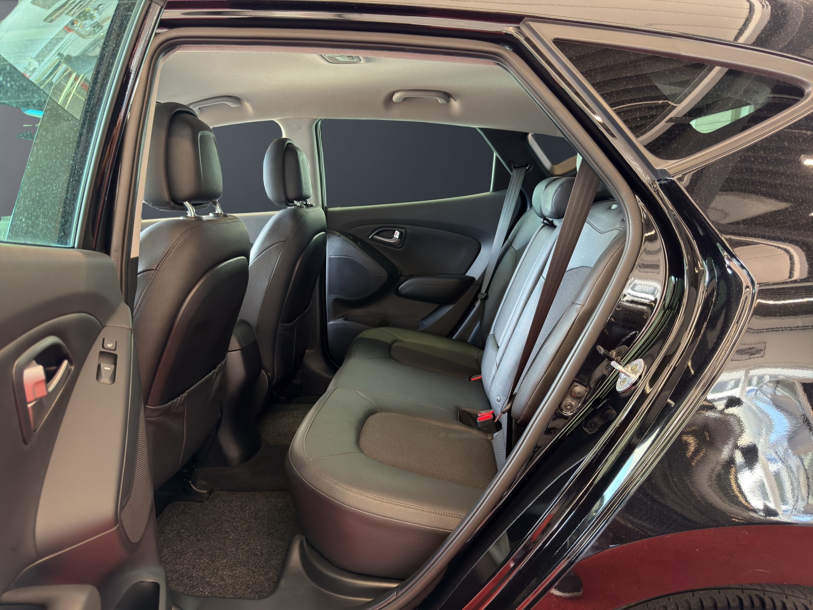 HYUNDAI iX 35 2.0 GDI Style 4WD Automatic-image-13