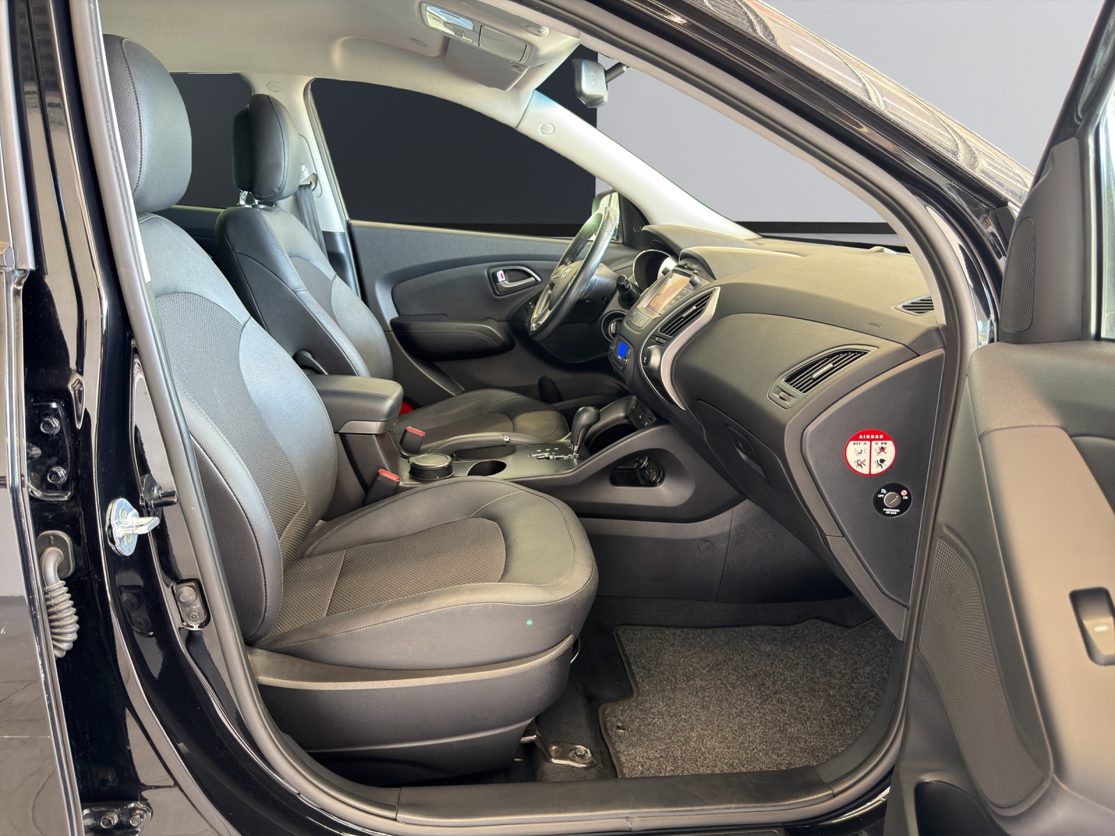 HYUNDAI iX 35 2.0 GDI Style 4WD Automatic-image-18