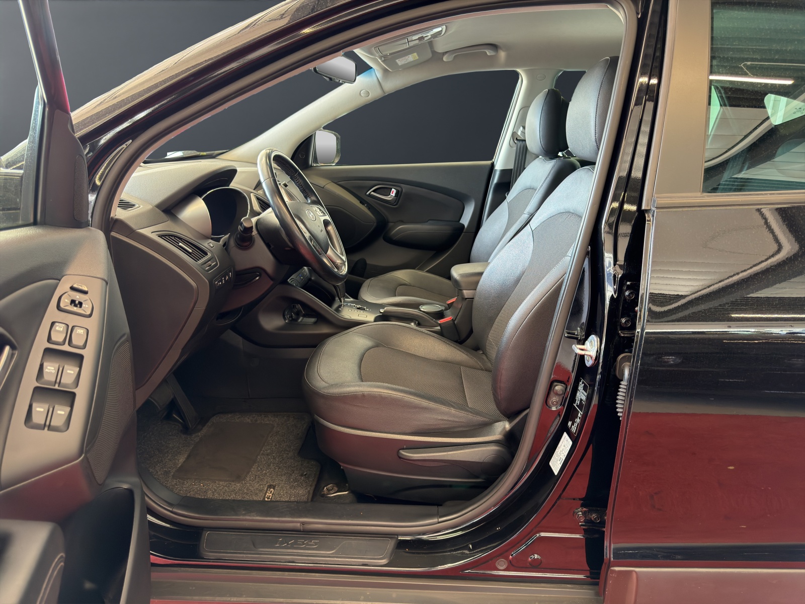 HYUNDAI iX 35 2.0 GDI Style 4WD Automatic-image-15