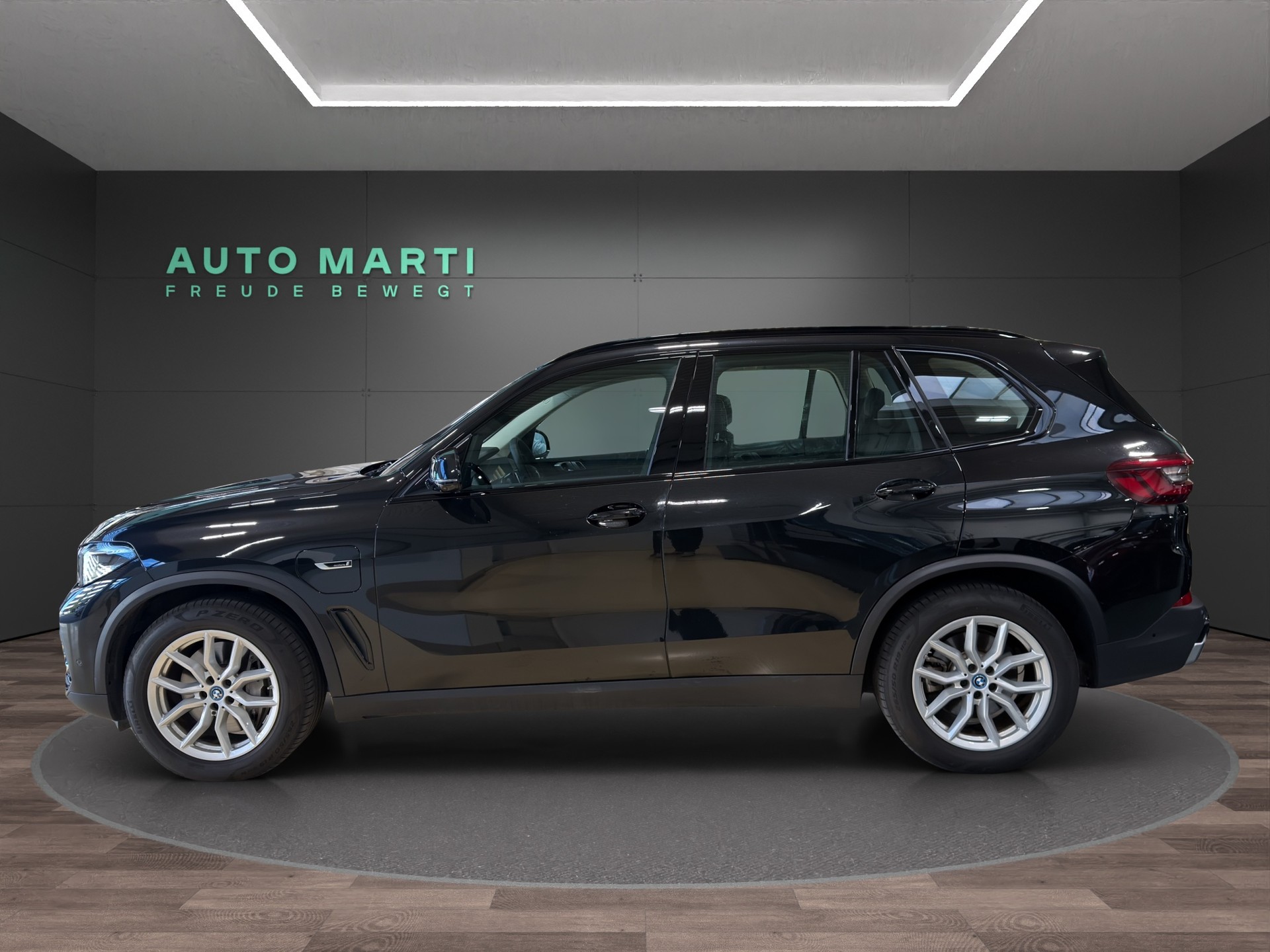 BMW X5 45e xDrive-showroom-element-2
