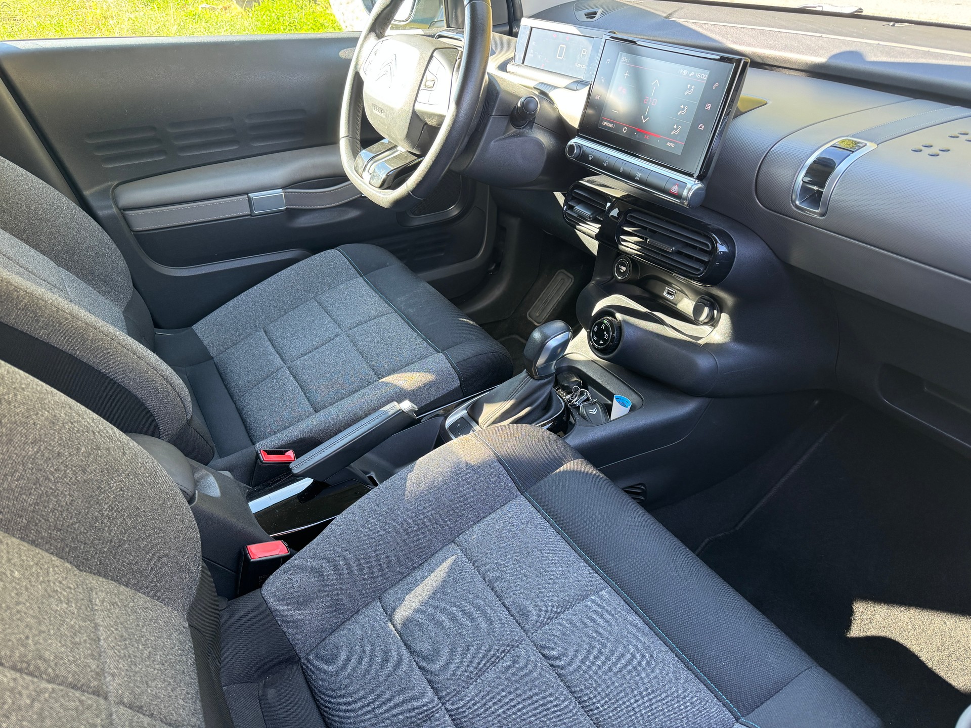 CITROEN C4 Cactus 1.2 Pure Tech Shine EAT6-image-5