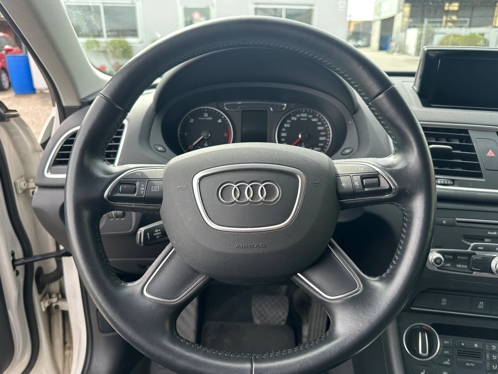 AUDI Q3 2.0 TDI quattro S-tronic-image-11