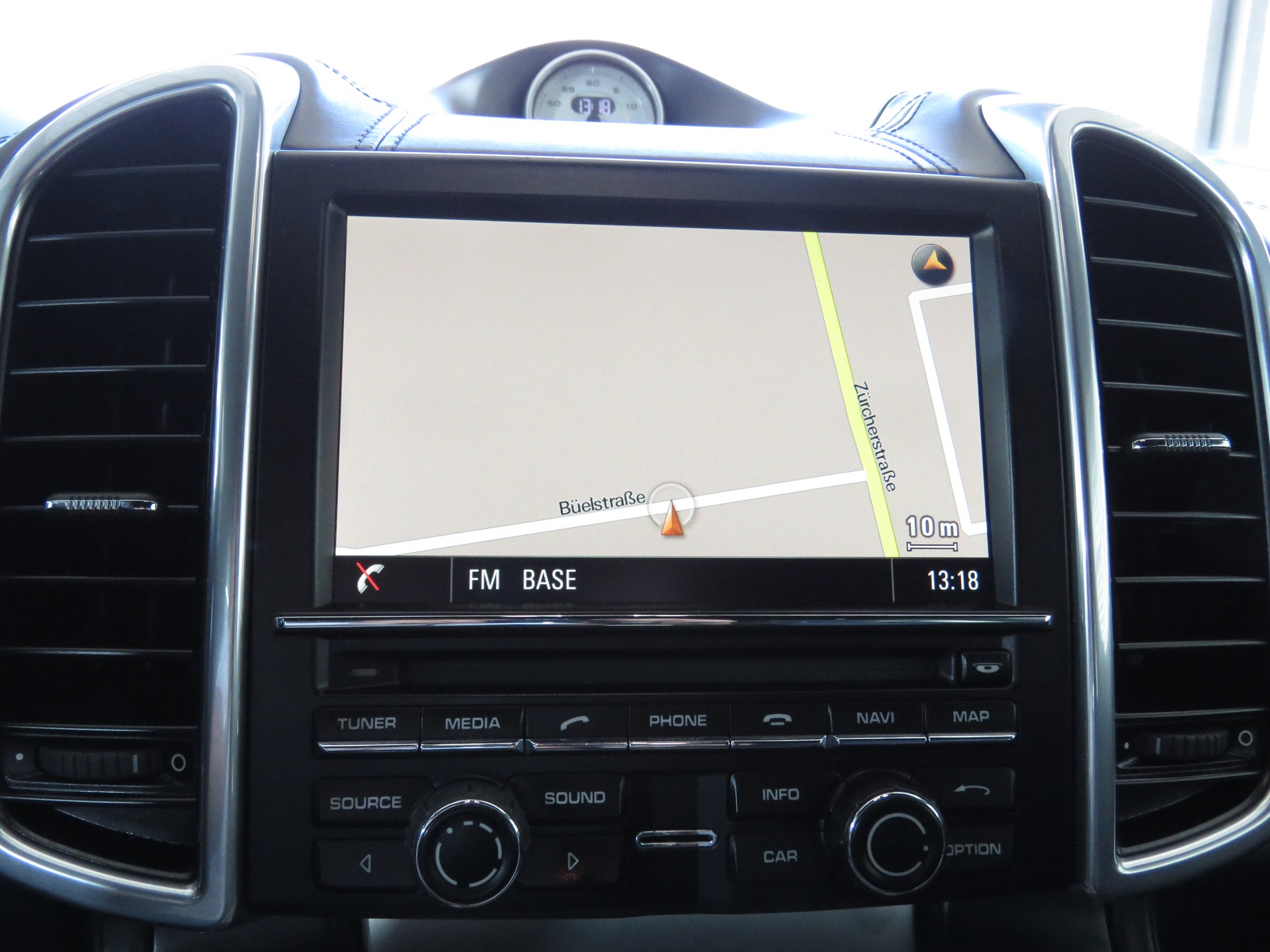 PORSCHE Cayenne Turbo Automat (AHK 3.5 t) Fixpreis !!!-image-17