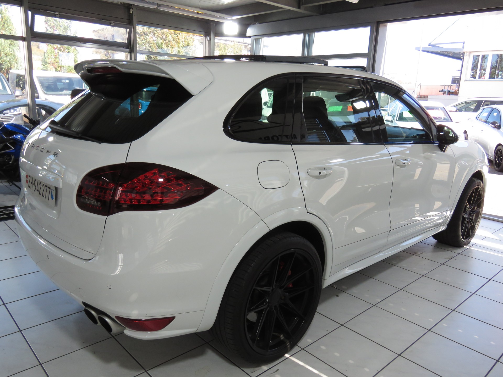 PORSCHE Cayenne Turbo Automat (AHK 3.5 t) Fixpreis !!!-showroom-element-3