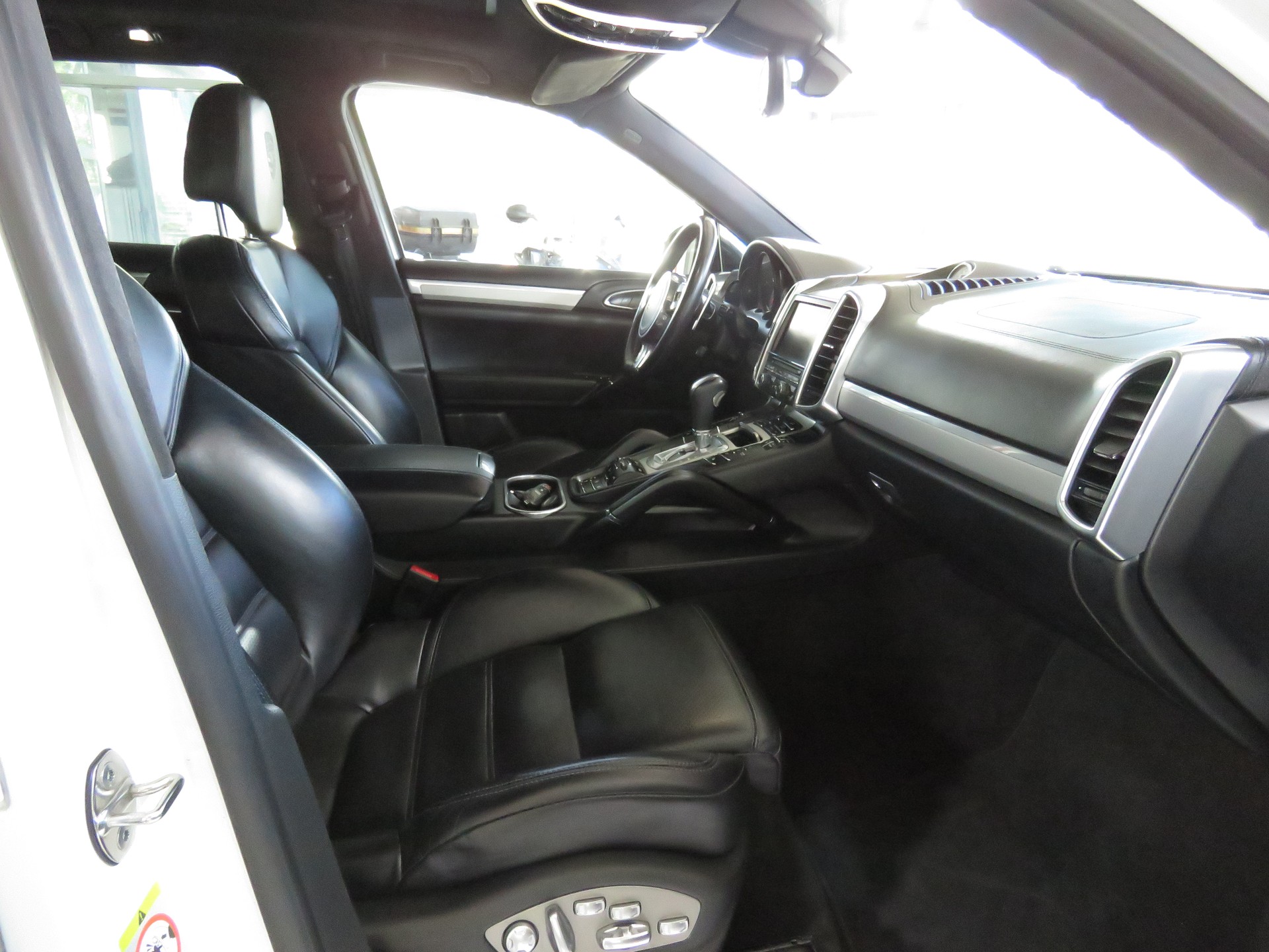 PORSCHE Cayenne Turbo Automat (AHK 3.5 t) Fixpreis !!!-image-11