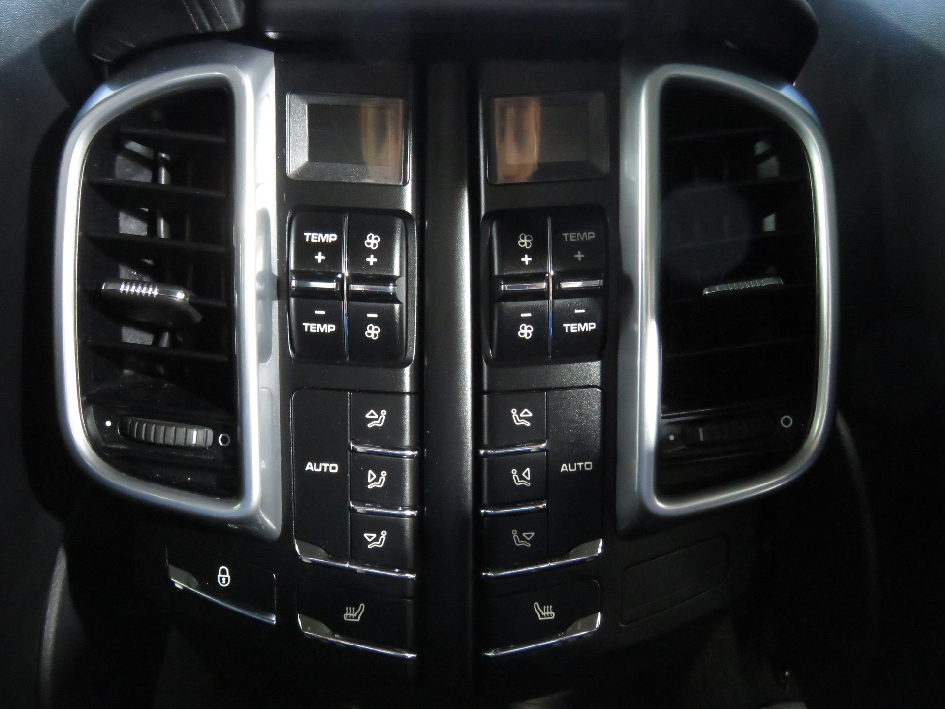 PORSCHE Cayenne Turbo Automat (AHK 3.5 t) Fixpreis !!!-image-14