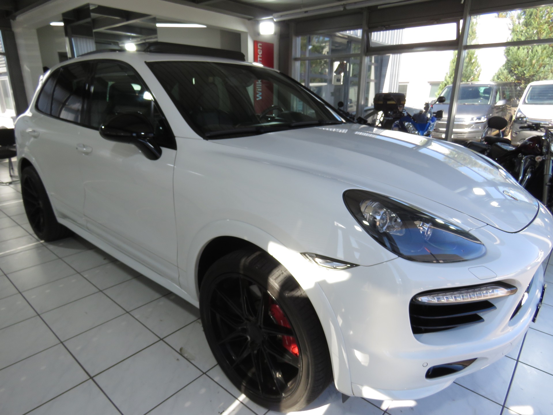 PORSCHE Cayenne Turbo Automat (AHK 3.5 t) Fixpreis !!!-showroom-element-2