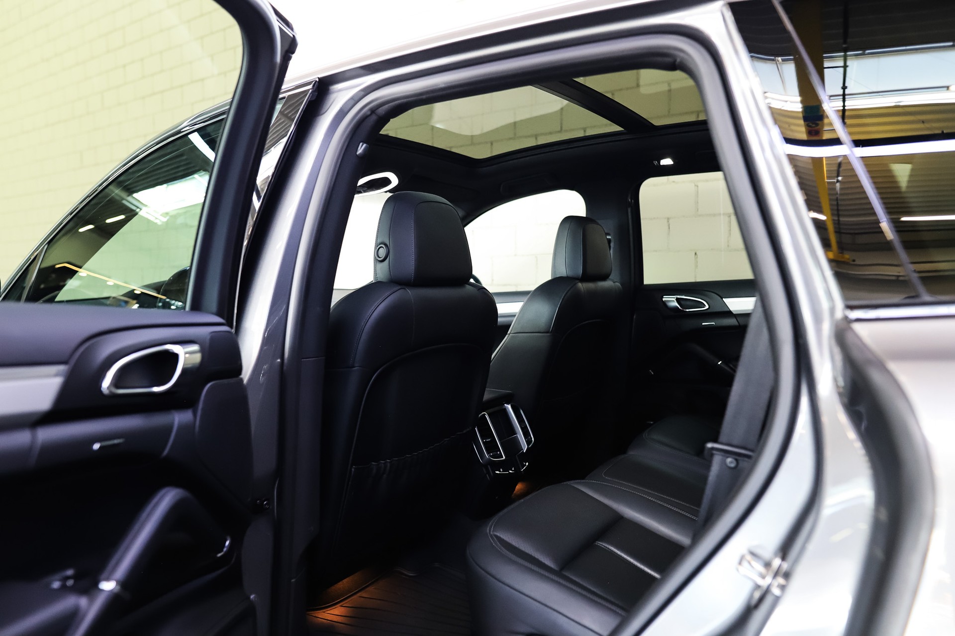 PORSCHE Cayenne S Diesel * Porsche Approved Garantie *-image-18