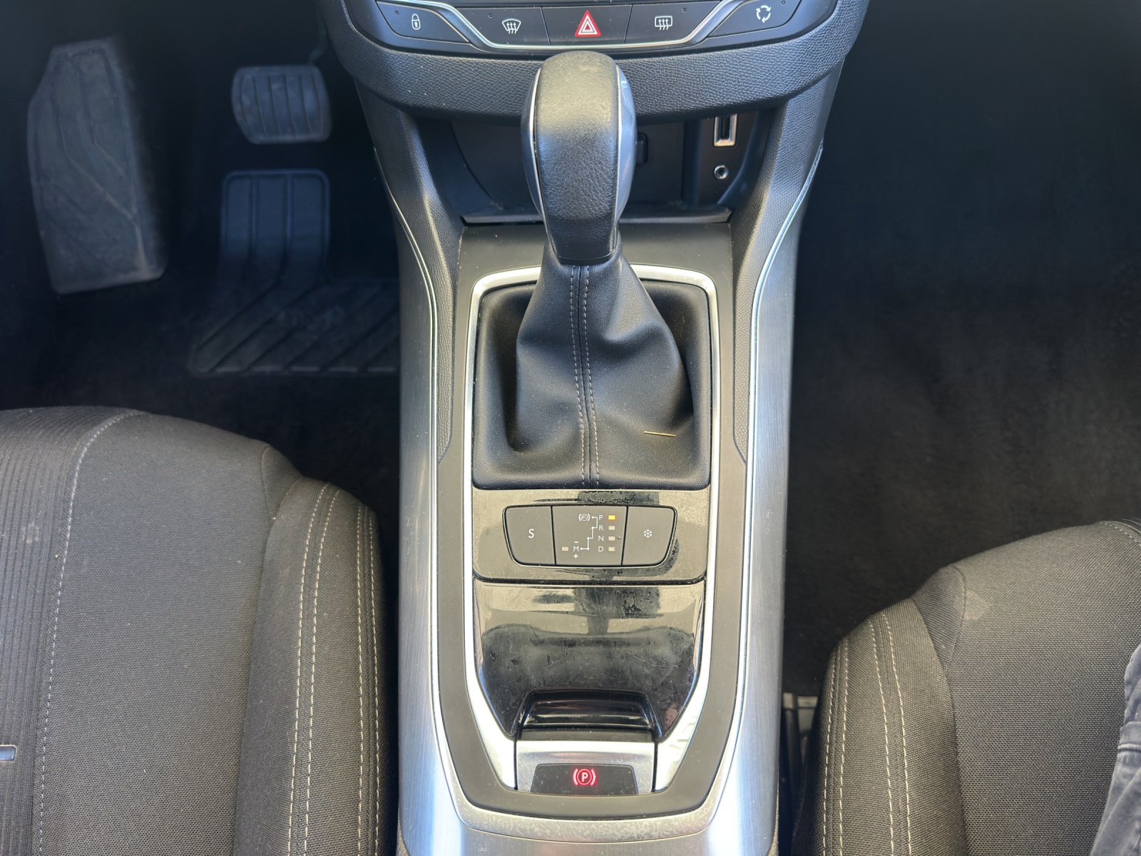 PEUGEOT 308 2.0 BlueHDI Allure Automatic-image-16