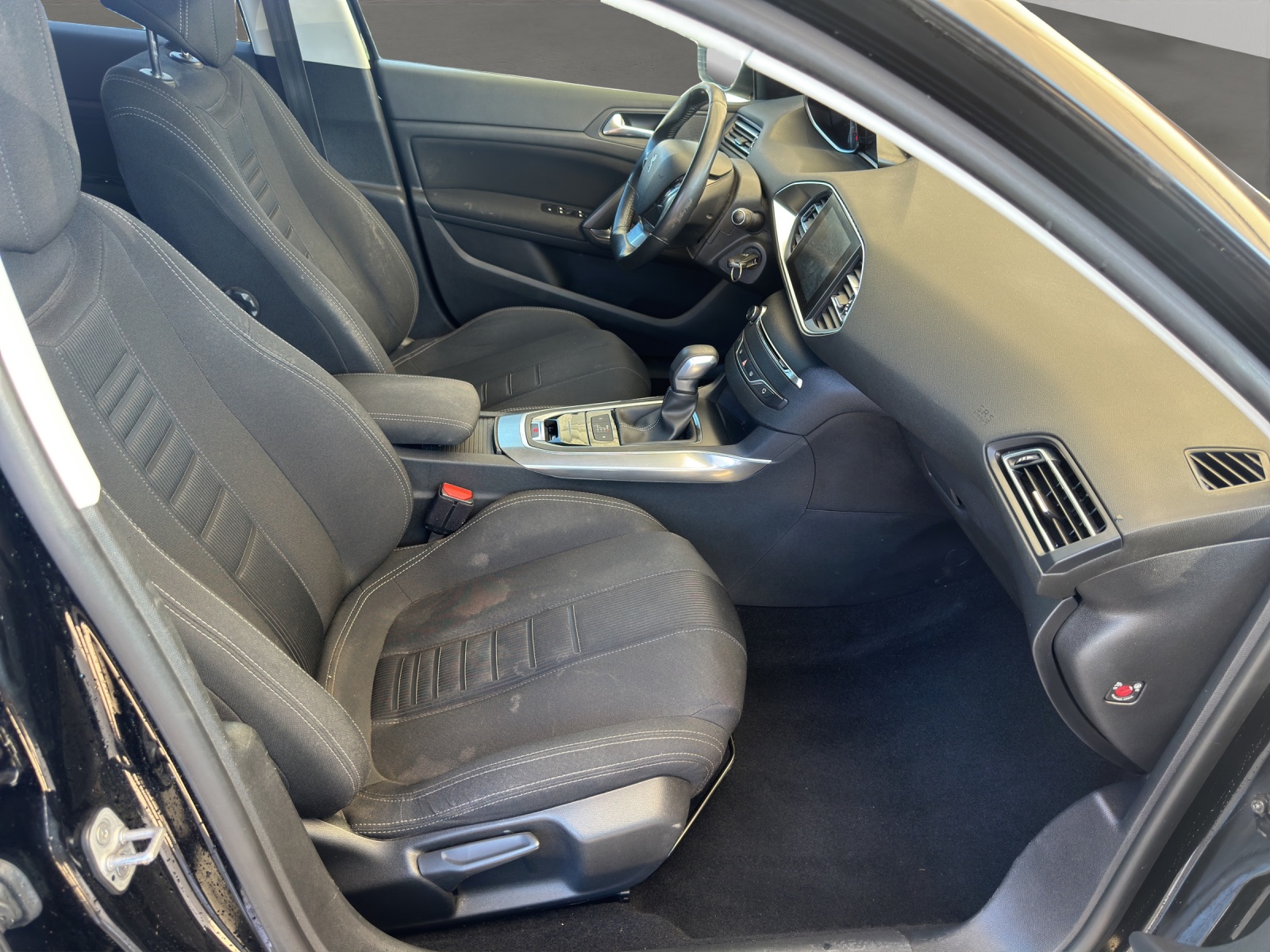 PEUGEOT 308 2.0 BlueHDI Allure Automatic-image-18