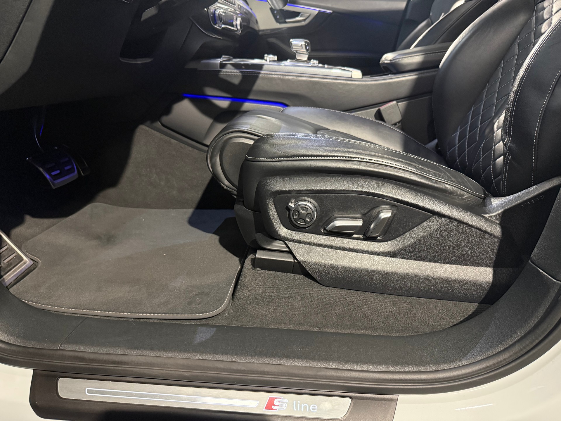 AUDI Q7 3.0 TDI quattro tiptronic S-line-image-23
