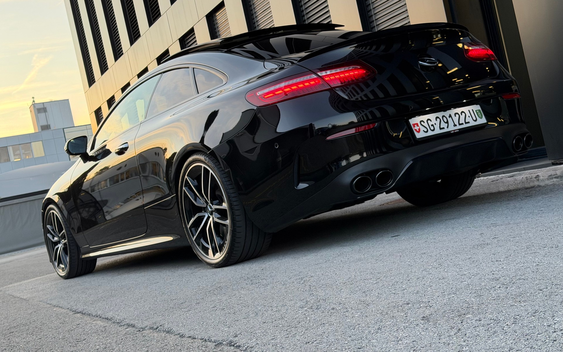MERCEDES-BENZ E 53 Coupé AMG 4Matic+ ♦️1.Hand*ab Service*Facelift Modell mit neuen MBUX♦️-showroom-element-1